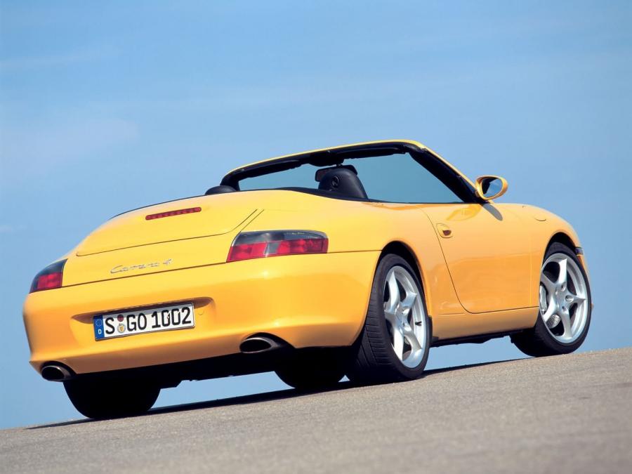  Porsche 911 Carrera 4 Cabriolet 2004 года  (фото 4 из 10)